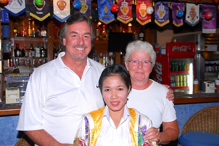 Tuesday winner Agnes Sigurthors, right, with runner up Mike Gaussa, left, and one of Bert’s finest.